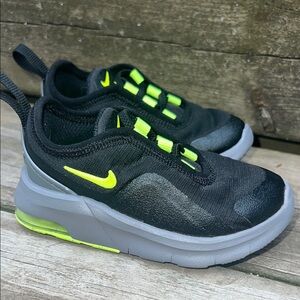 Kids Black and Green Athletic Shoes Nikes